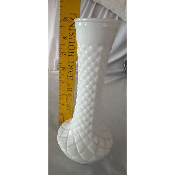 White Milk Glass Diamond Pattern Vase 9" Tall Vintage - Picture 2 of 2